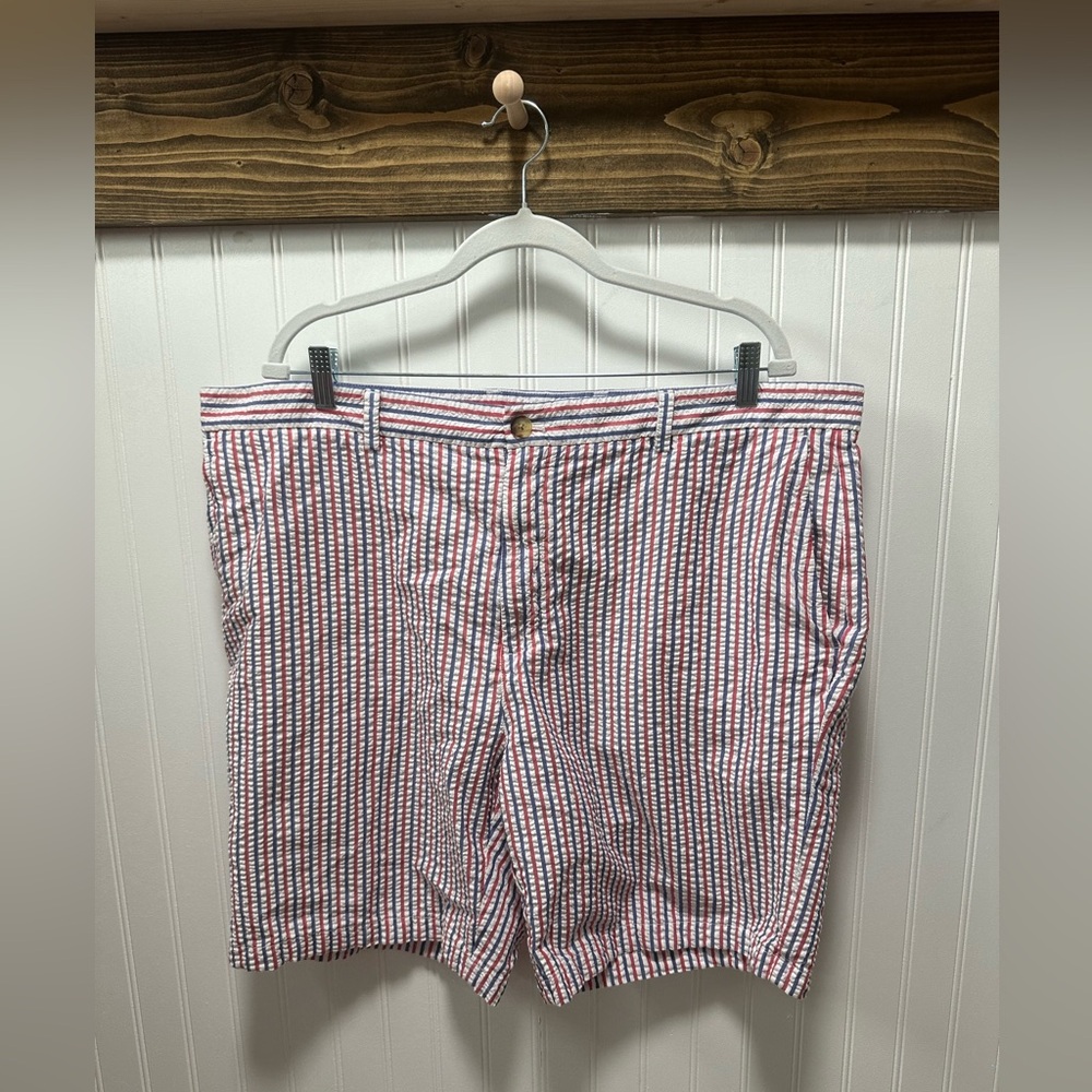 Vineyard Vines Breaker flat front Red White Blue Striped Shorts sz 42 EUC